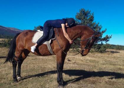 horse-riding-seaside-lozenecs-beach-fun-sumer-morning-ride